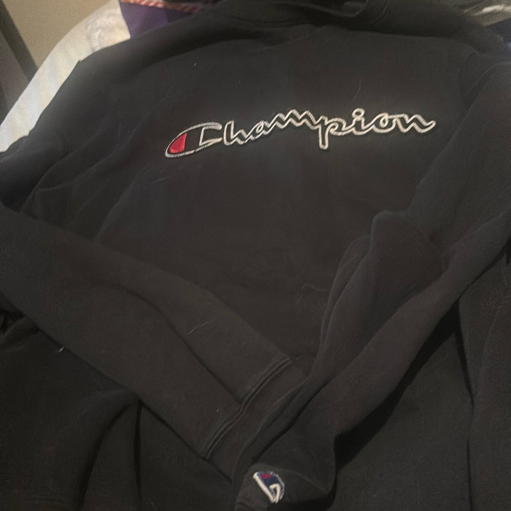 black champion crew neck size M